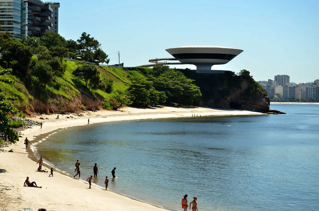 1. Christ the Redeemer: The Iconic Symbol of Rio de Janeiro