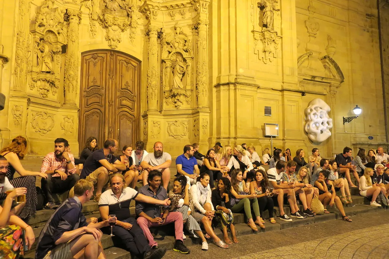 2. La Parte Vieja: A Local’s Guide to the Best Bars