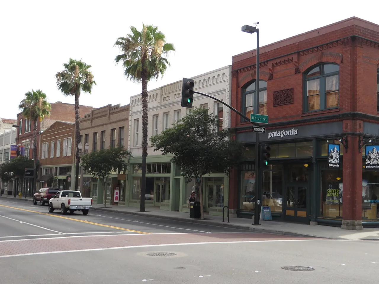 1. Discover Live Music Venues: The Pulse of Santa Fe Nightlife