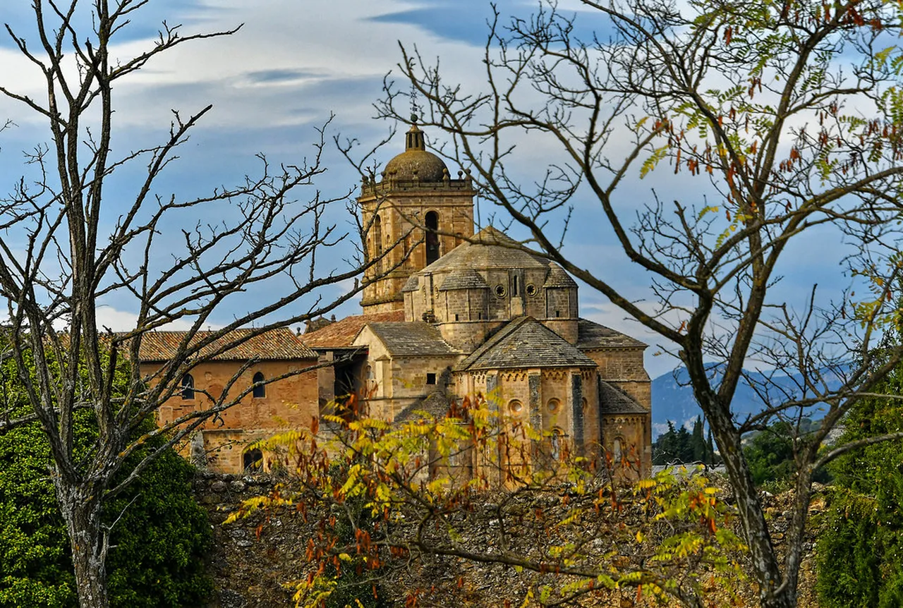 4. The Historic Hostal de los Reyes Católicos: An Architectural Gem