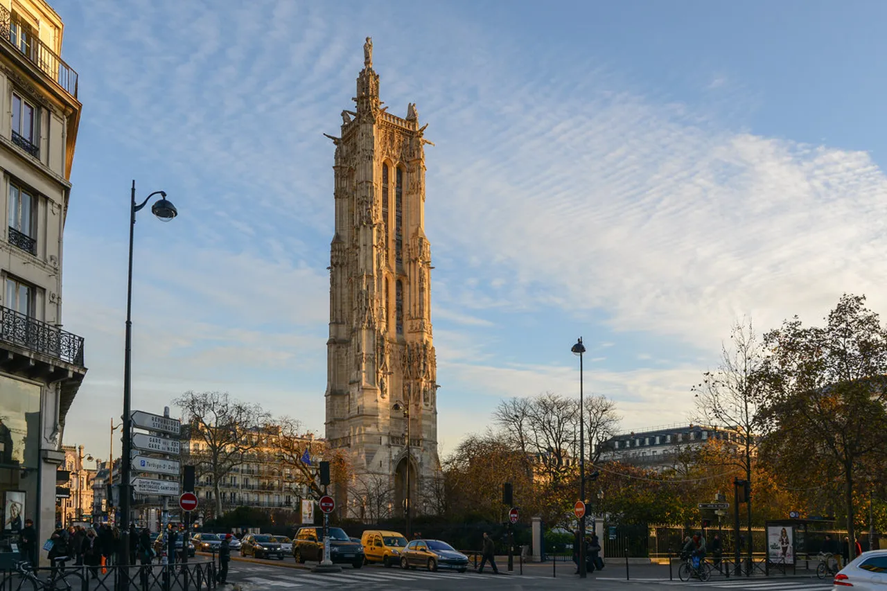 2. Plaza del Obradoiro: The Heart of the City’s Heritage
