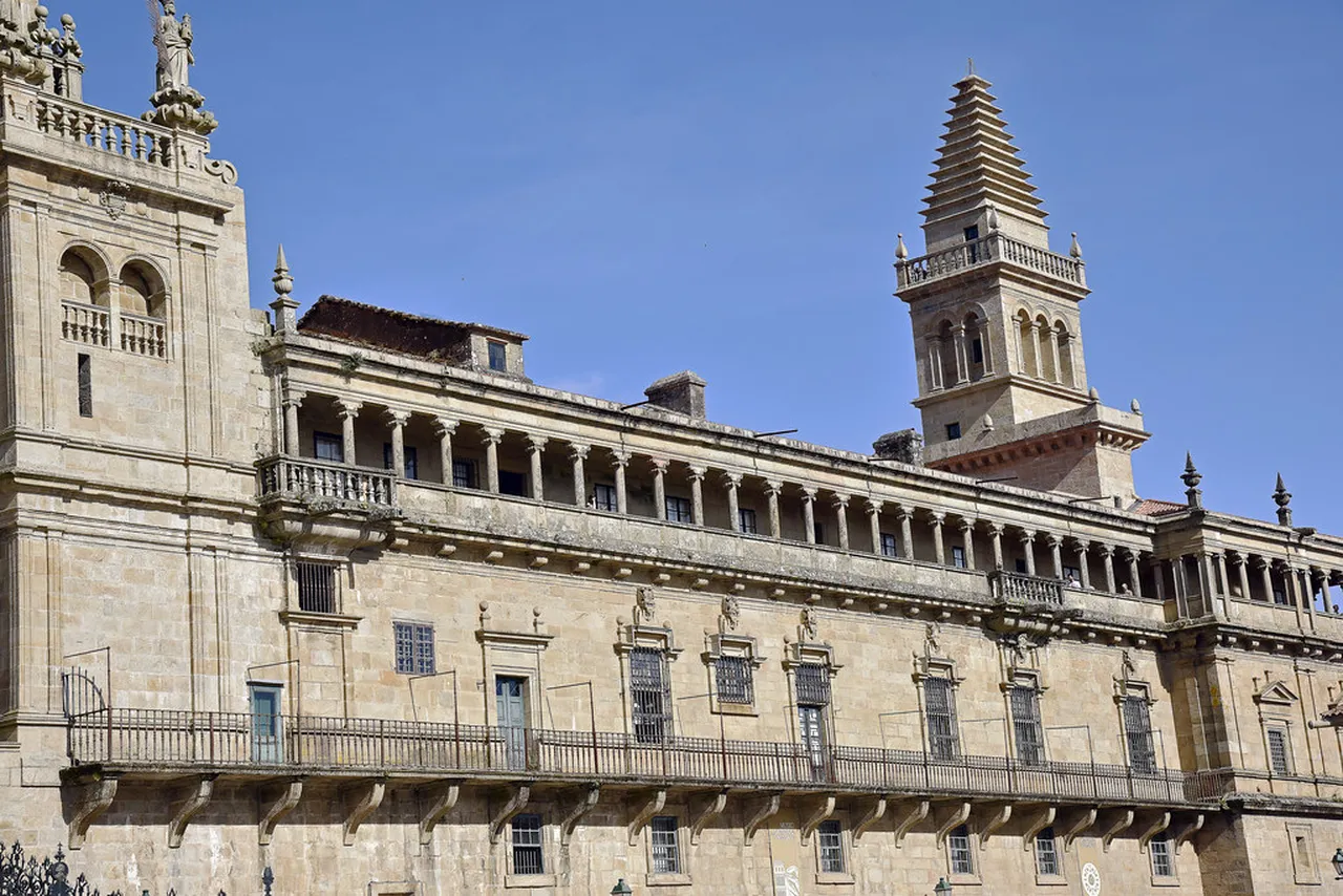1. Exploring the Historic Bars of Santiago de Compostela