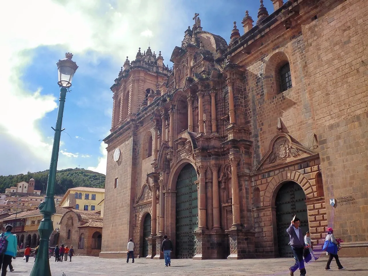 2. Discovering the Rich History at Alcázar de Colón