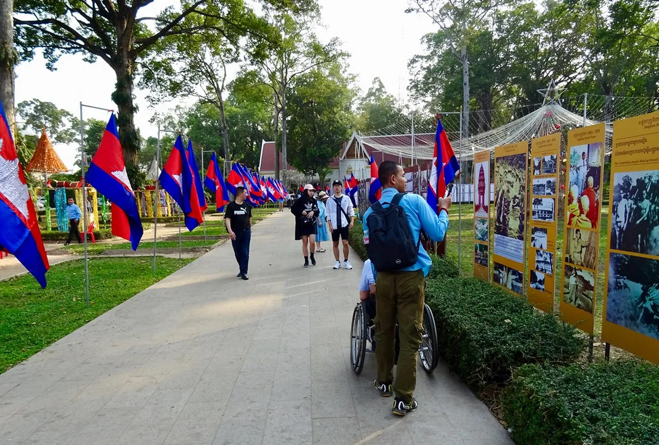 3. Pchum Ben Festival: Honoring Ancestors in a Colorful Ceremony