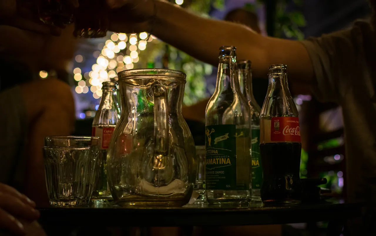 3. Traditional Greek Taverns: A Taste of Local Culture