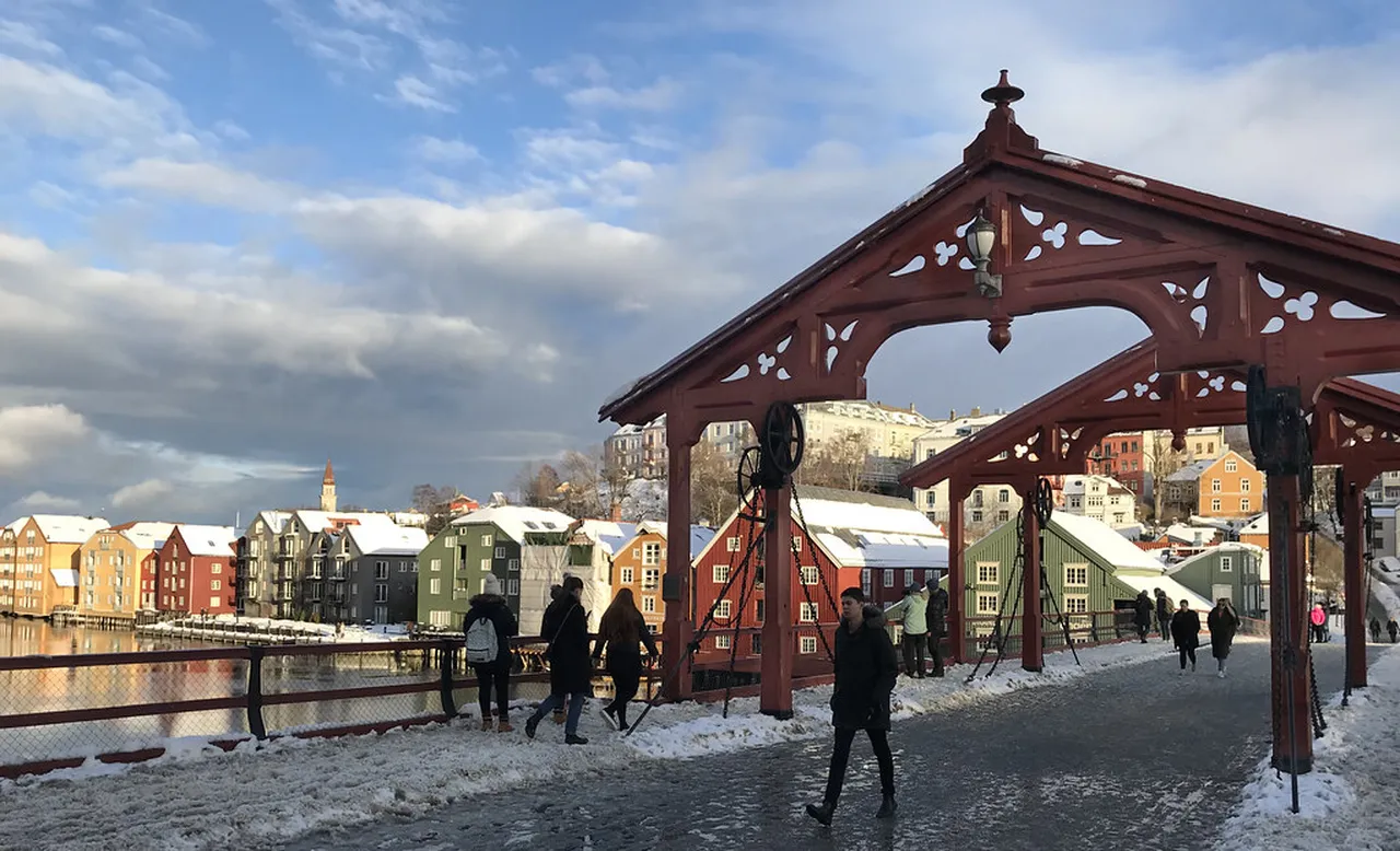 2. Old Town Bridge: A Picture-Perfect Icon