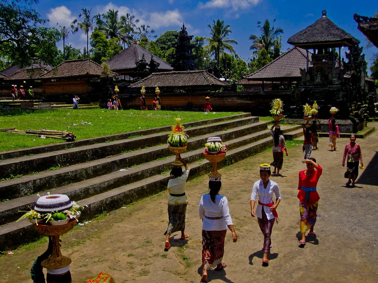 3. Discovering Ubud’s Art Scene: Galleries and Craft Markets Galore