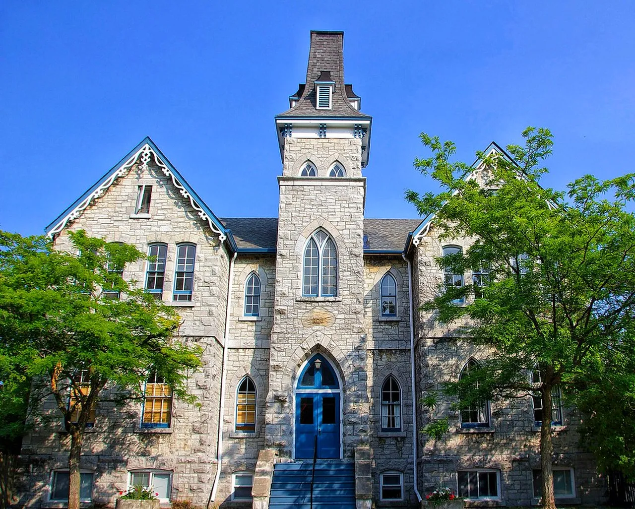 5. Beacon Hill Park: Nature and History Combined