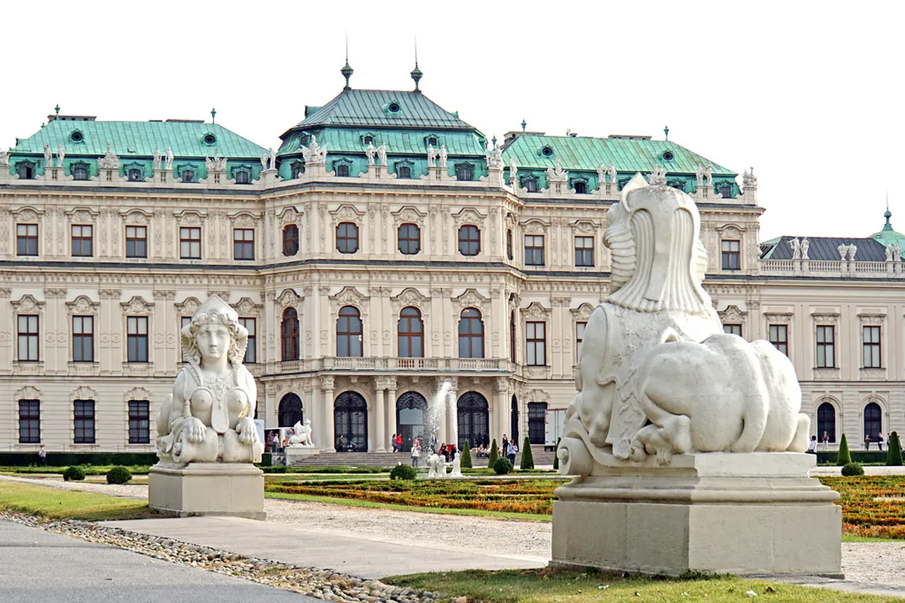3. Experiencing the Vienna State Opera: A Night of Classical Elegance