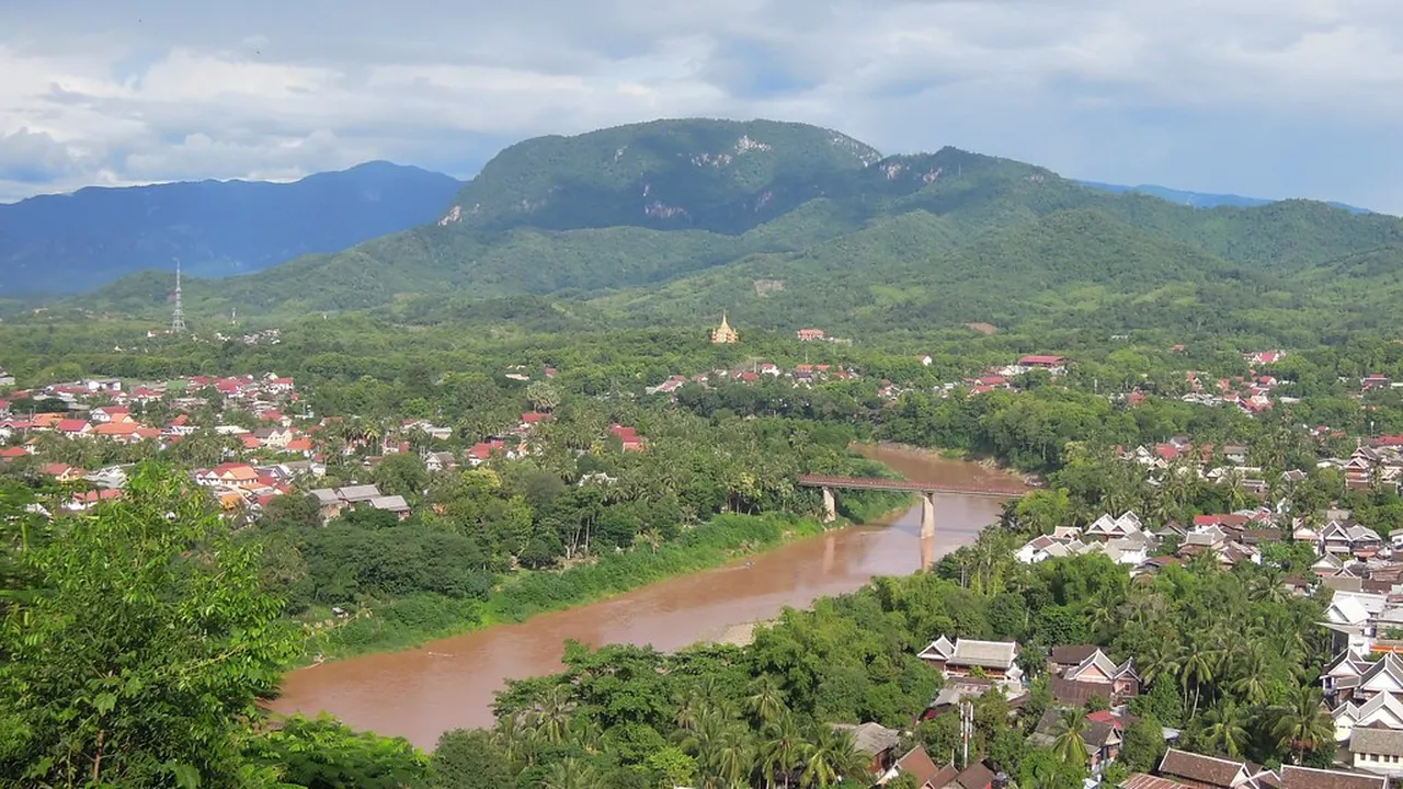 1. Visit the Iconic Pha That Luang: A Symbol of Laos