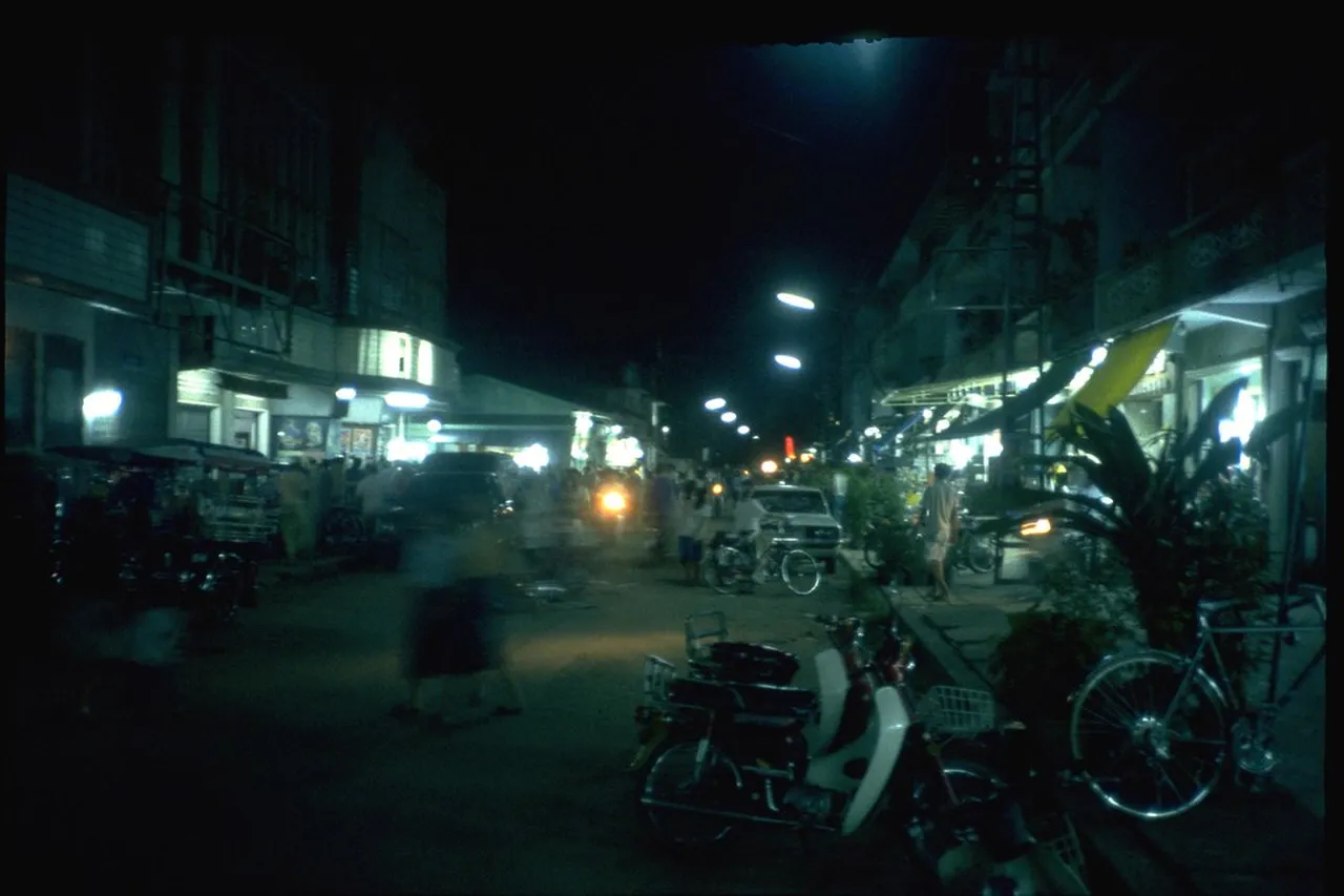 5. Sampling Street Food: Late-night Delights in Vientiane