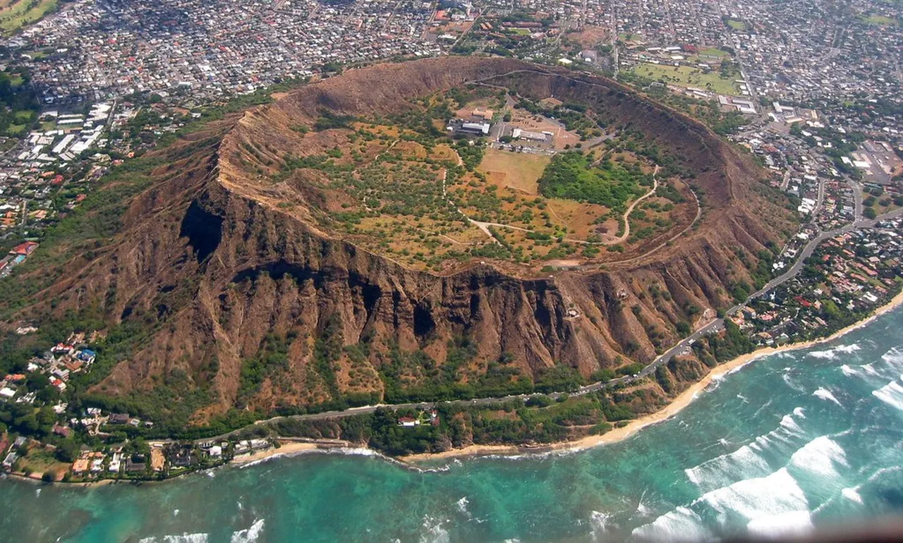 2. Waikiki Beach: The Heart of Hawaii’s Tourism