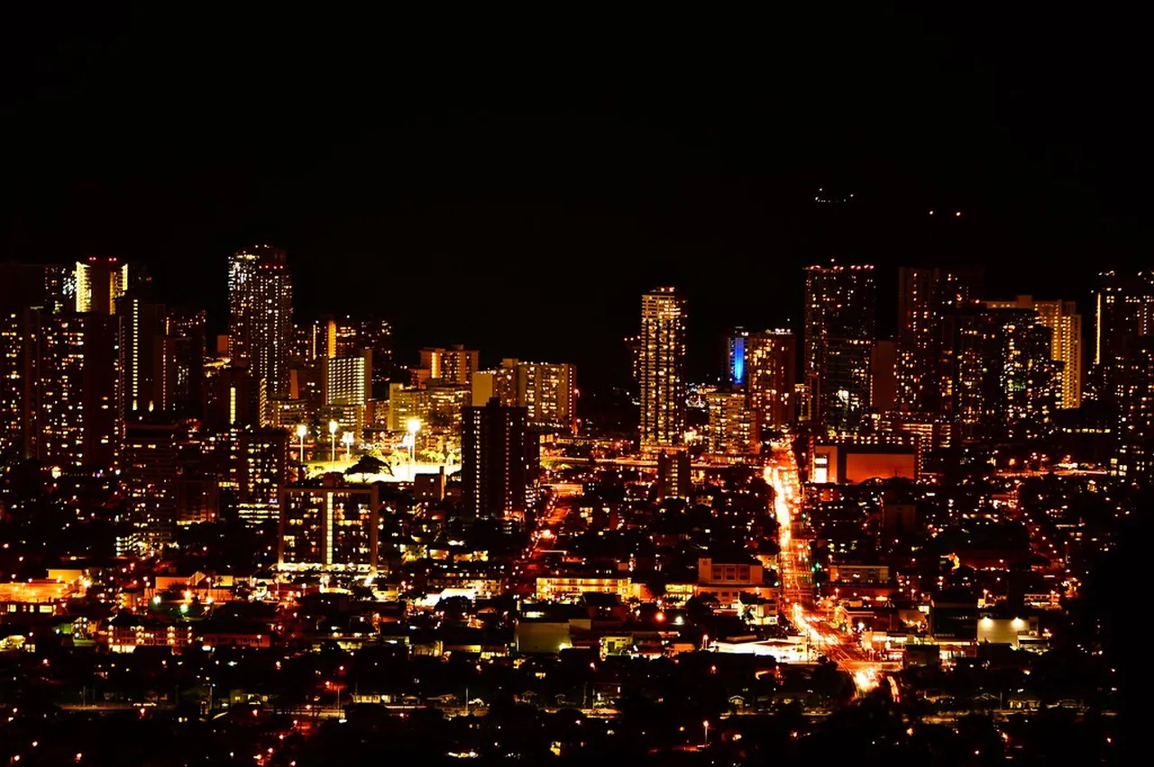 5. Sunset Cruises: Enjoy Waikiki’s Beauty from the Ocean
