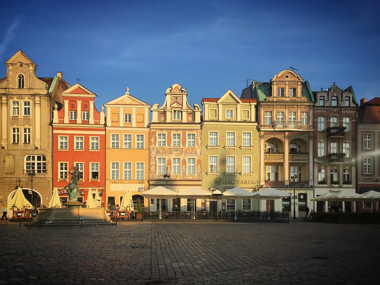 1. Discover the Royal Castle: A Symbol of Polish Heritage