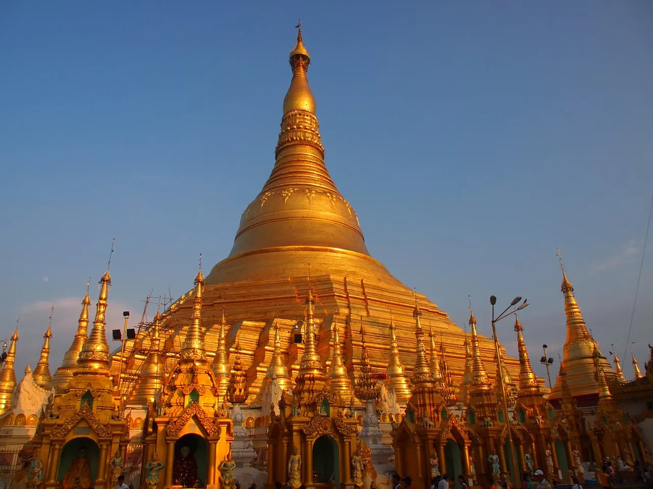 2. Discovering the Bogyoke Aung San Market: A Shopper’s Paradise