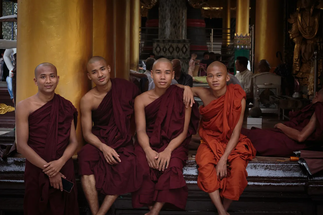 1. Exploring the Iconic Shwedagon Pagoda: A Spiritual Journey