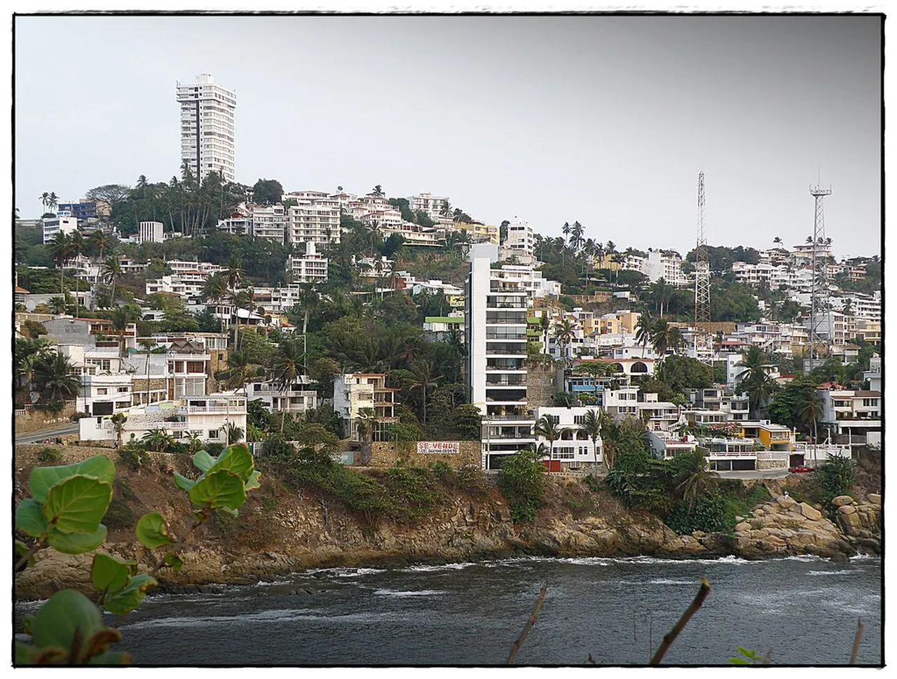 5. Join the Acapulco Carnival: Colorful Parades and Cultural Displays
