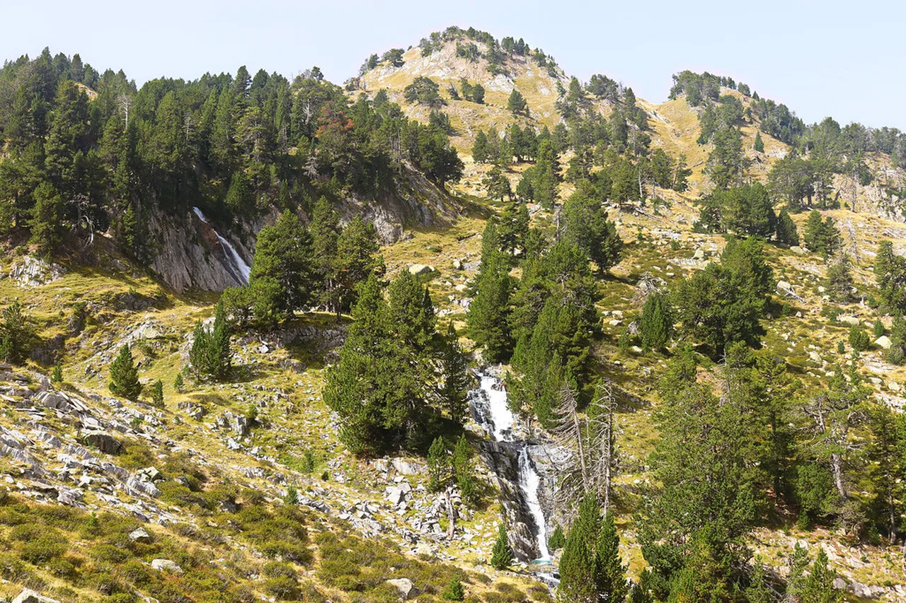5. Taking a Guided Tour of Machu Picchu: Discovering Its Mysteries