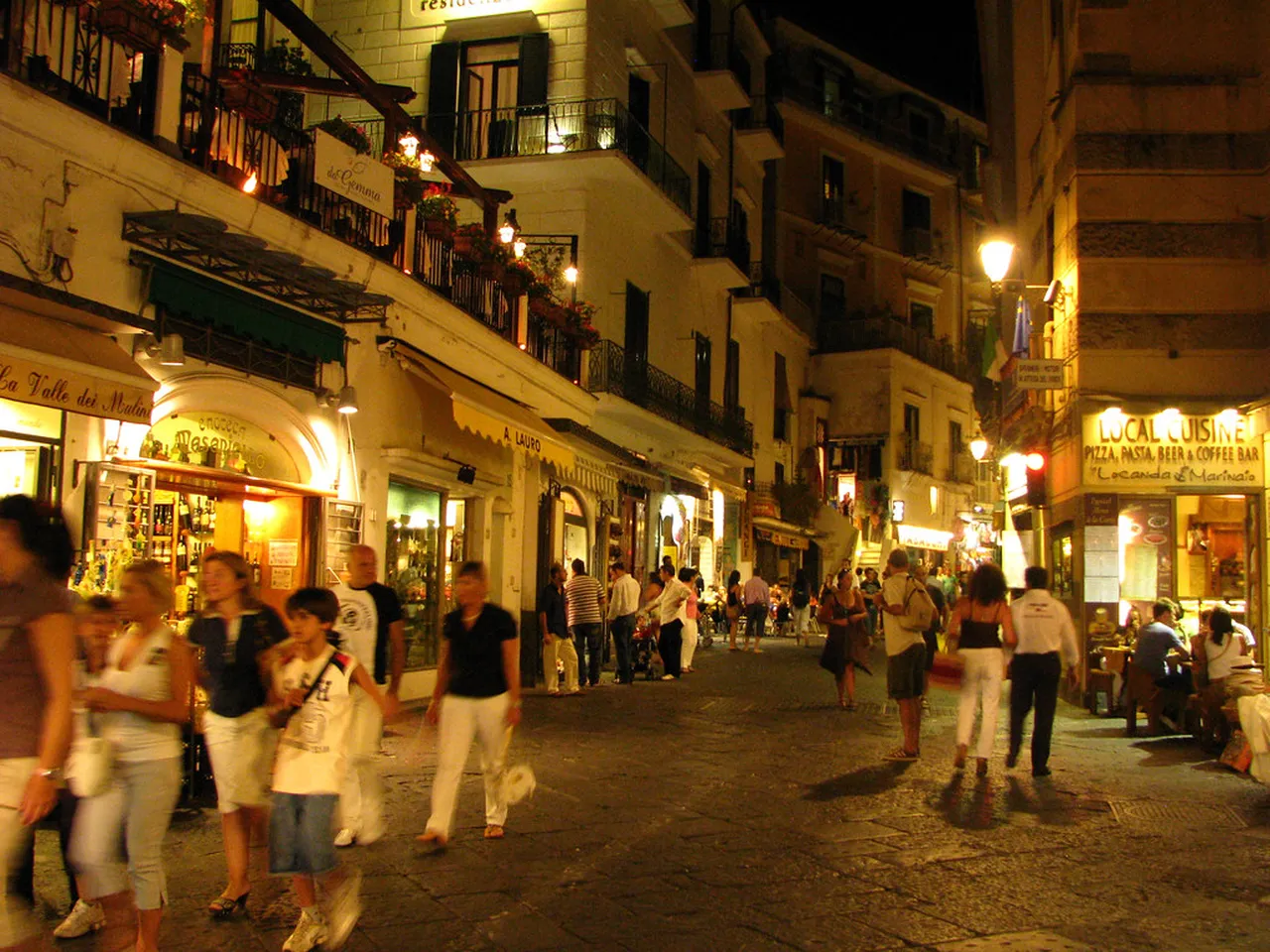 1. Discover Amalfi’s Best Beach Clubs: A Night by the Sea