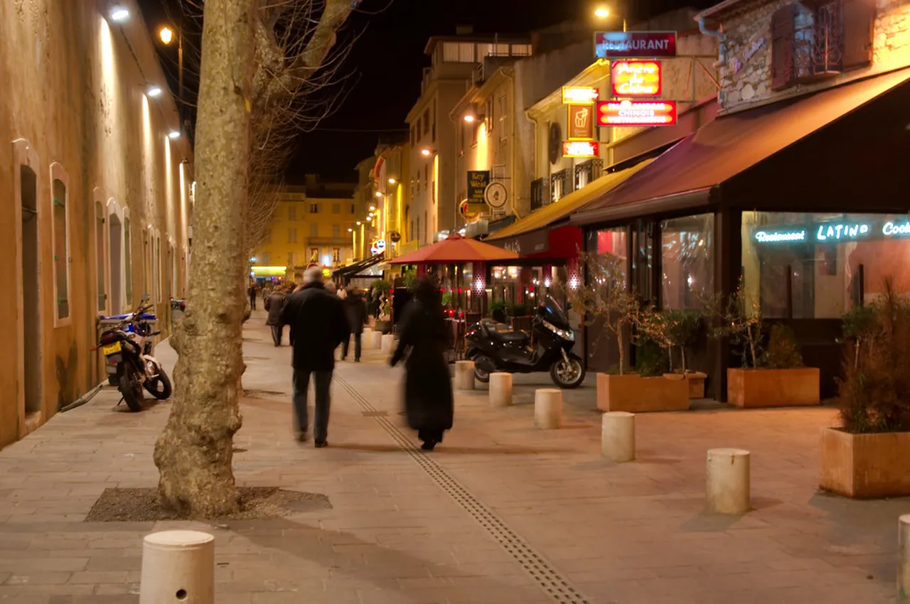 3. Dine and Dance: Antibes’ Best Restaurants with Live Music