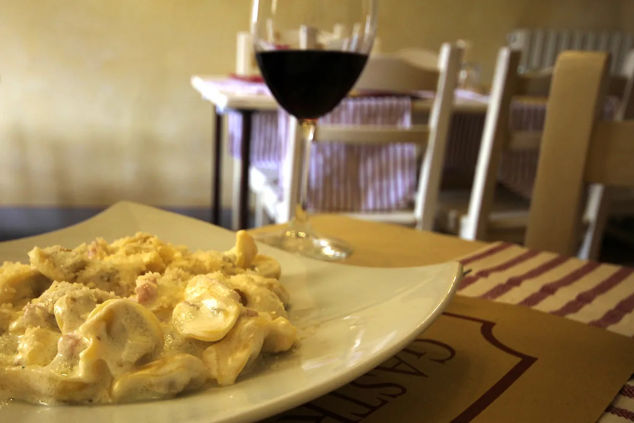 3. Culinary Delights: Savoring Traditional Tuscan Cuisine