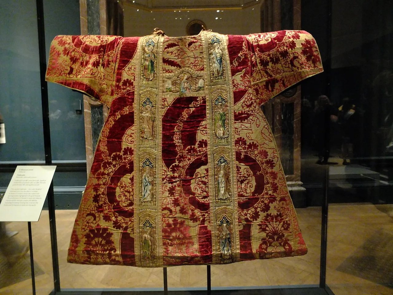 2. Exploring the Basilica of Santa Chiara: A Testament to Faith