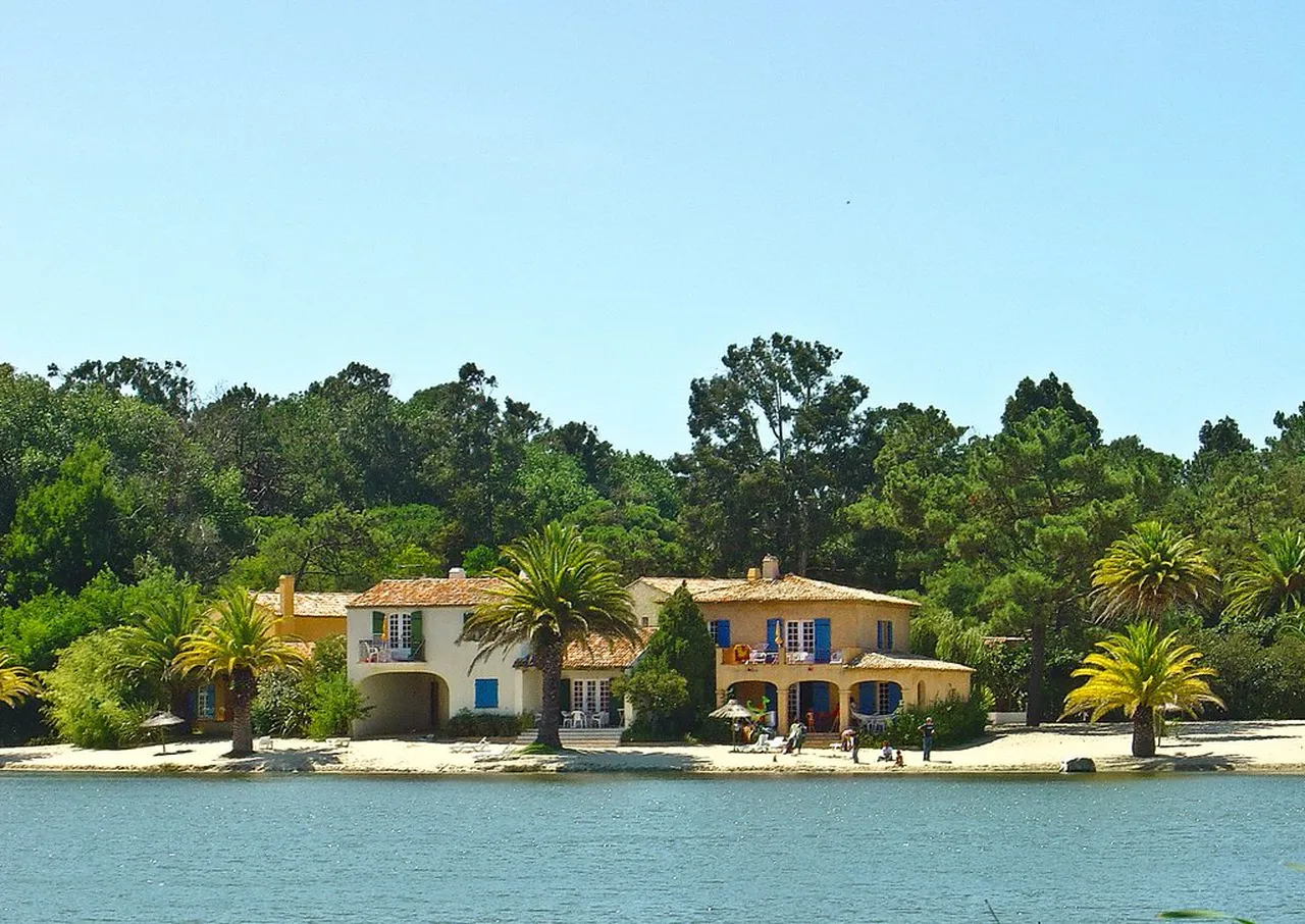 5. Visit the Aveiro Folklore Festival: An Authentic Cultural Experience