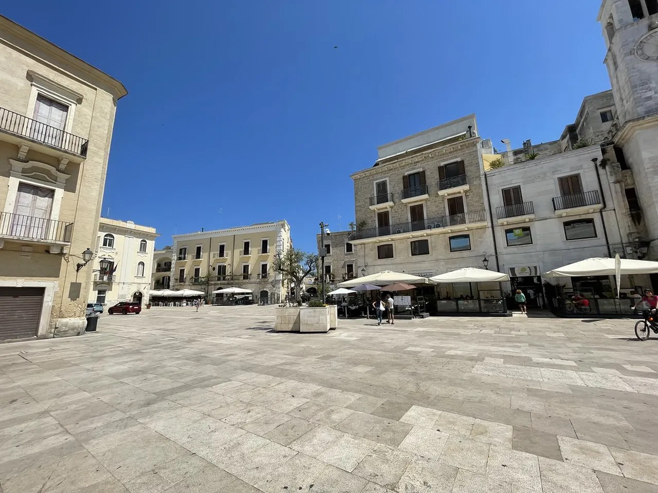 1. Revel in the Atmosphere at Bari’s Iconic Piazza Mercantile