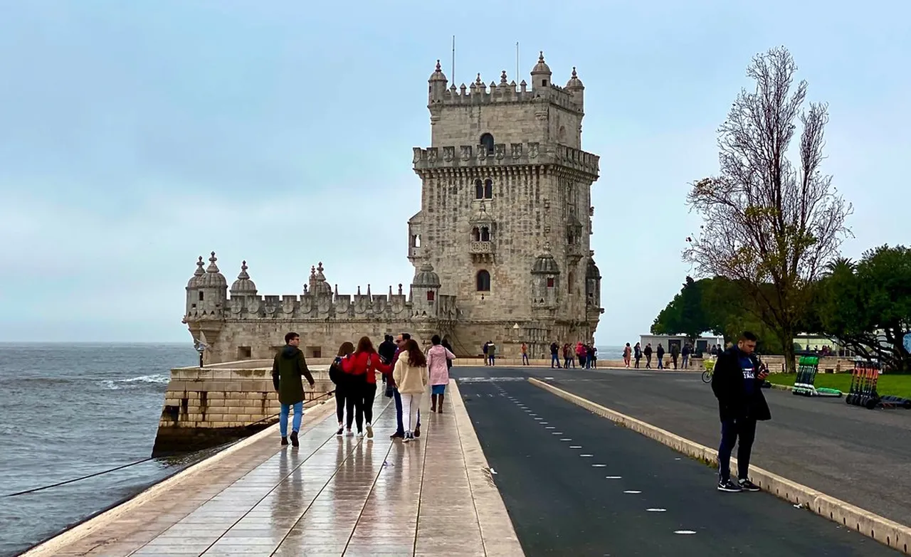 4. Strolling Along the Belém Riverside: Scenic Views and Relaxation