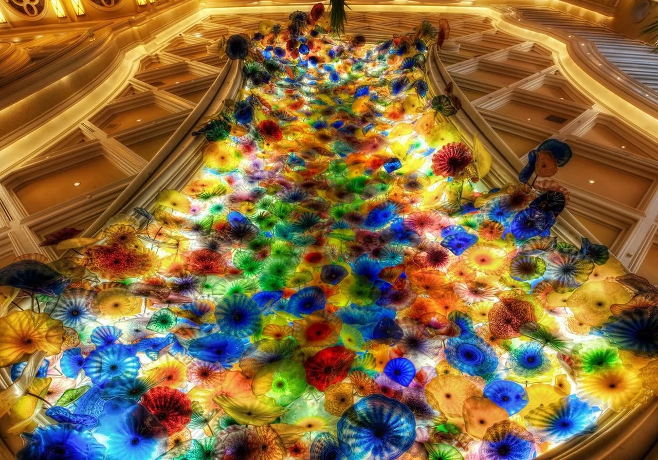 2. Celebrate with Bellagio’s Botanical Gardens: Seasonal Floral Displays