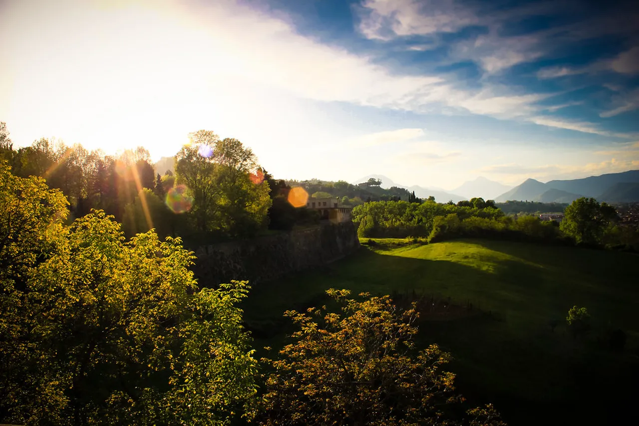 5. Bergamo’s Funicular Ride: A Scenic Journey to the Top