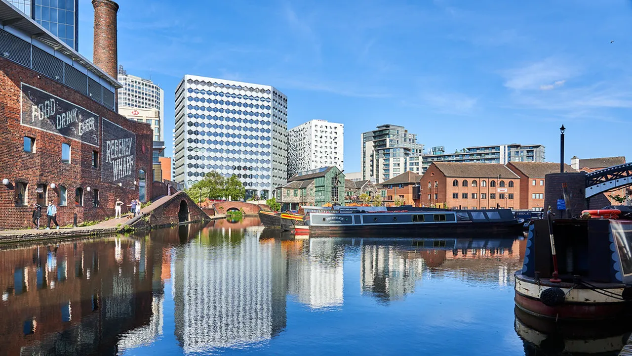 5. Discover the Unique Canals of Birmingham: A Waterway Adventure