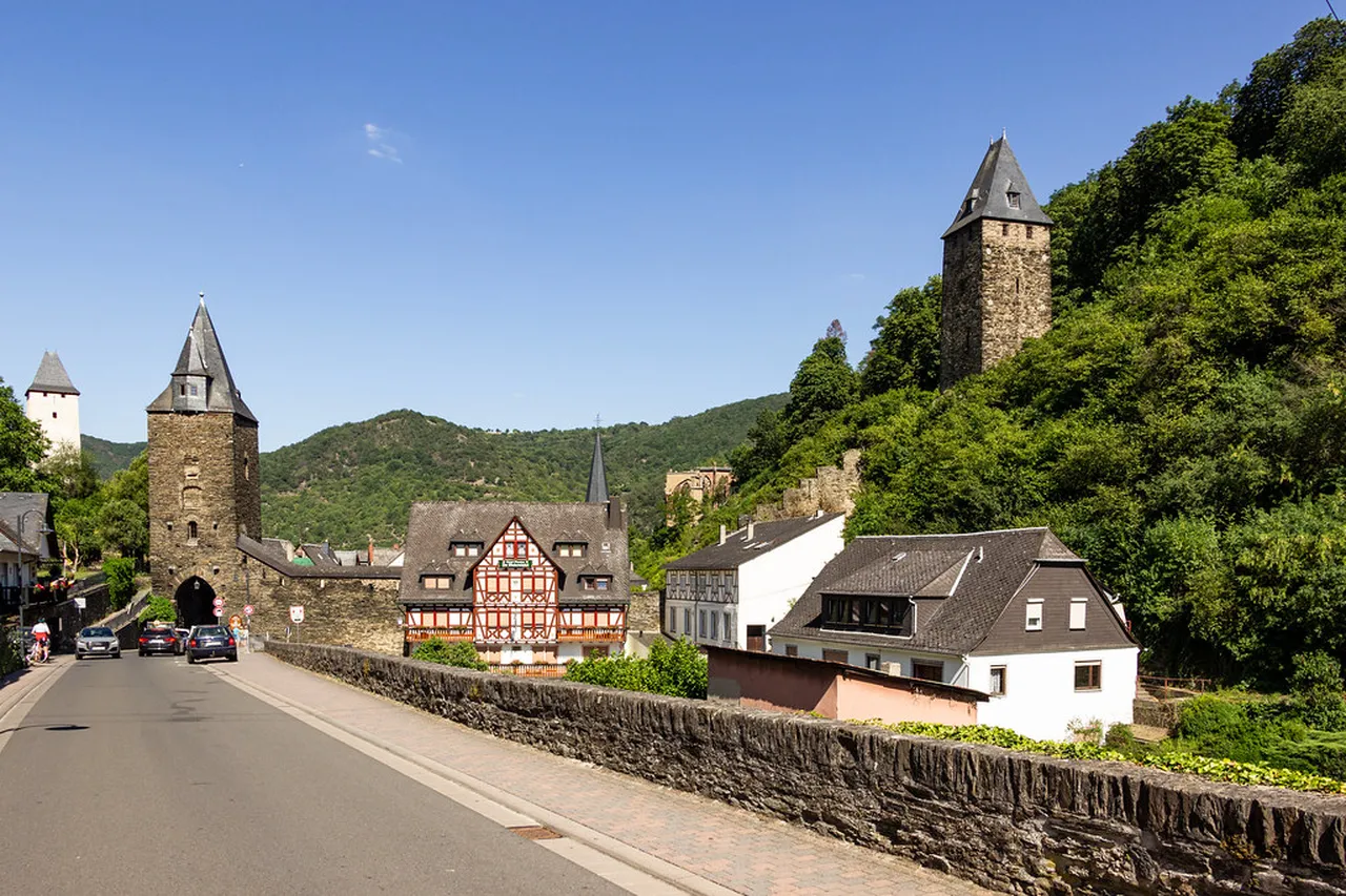 2. Bonn Minster: The Majestic Cathedral of Bonn