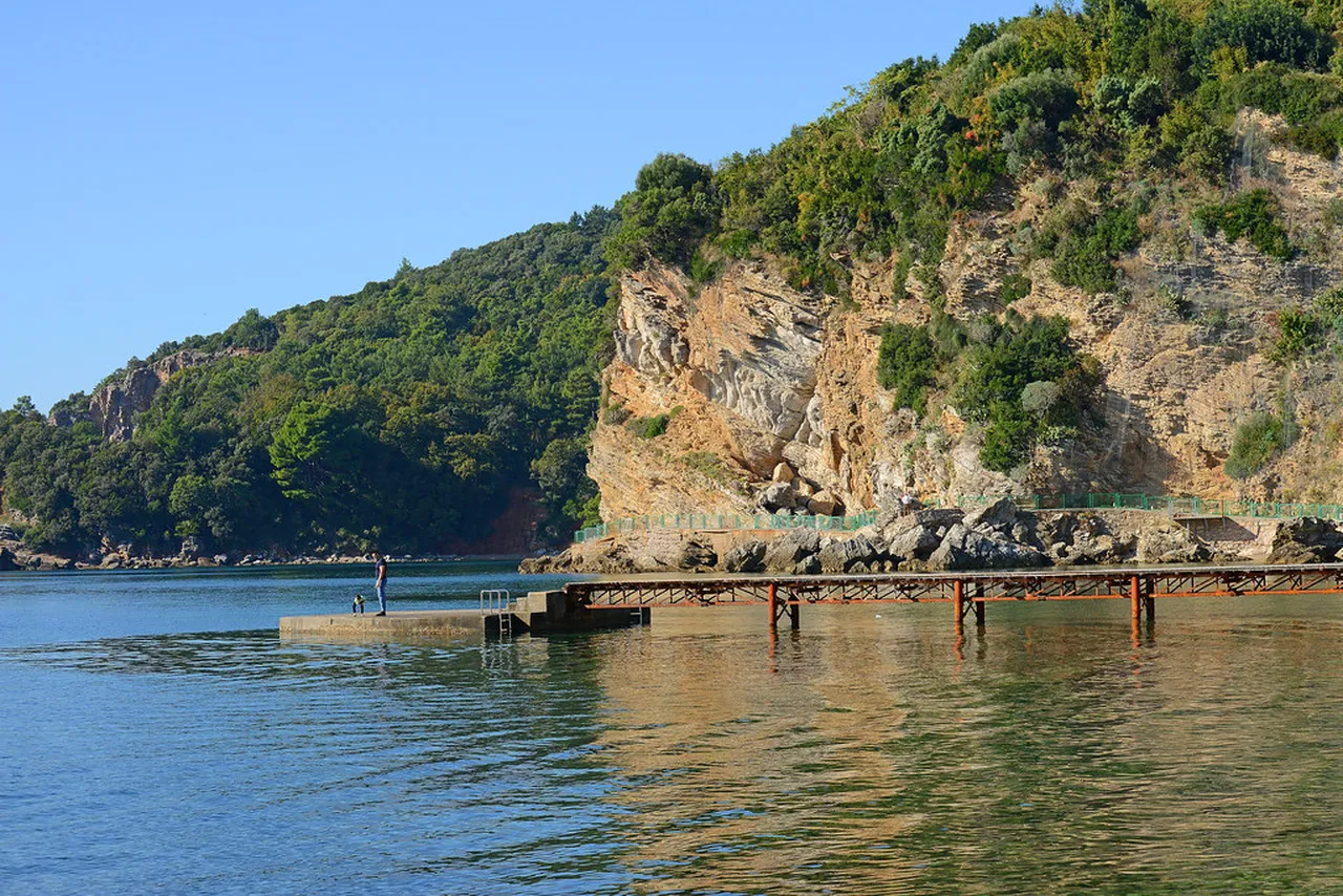 1. Experience the Electric Atmosphere of Top Hill Club