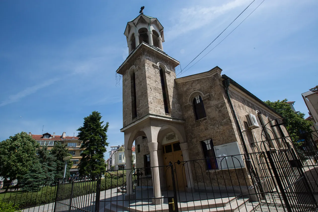 5. Artistic Expressions: The Role of Art in Burgas Culture