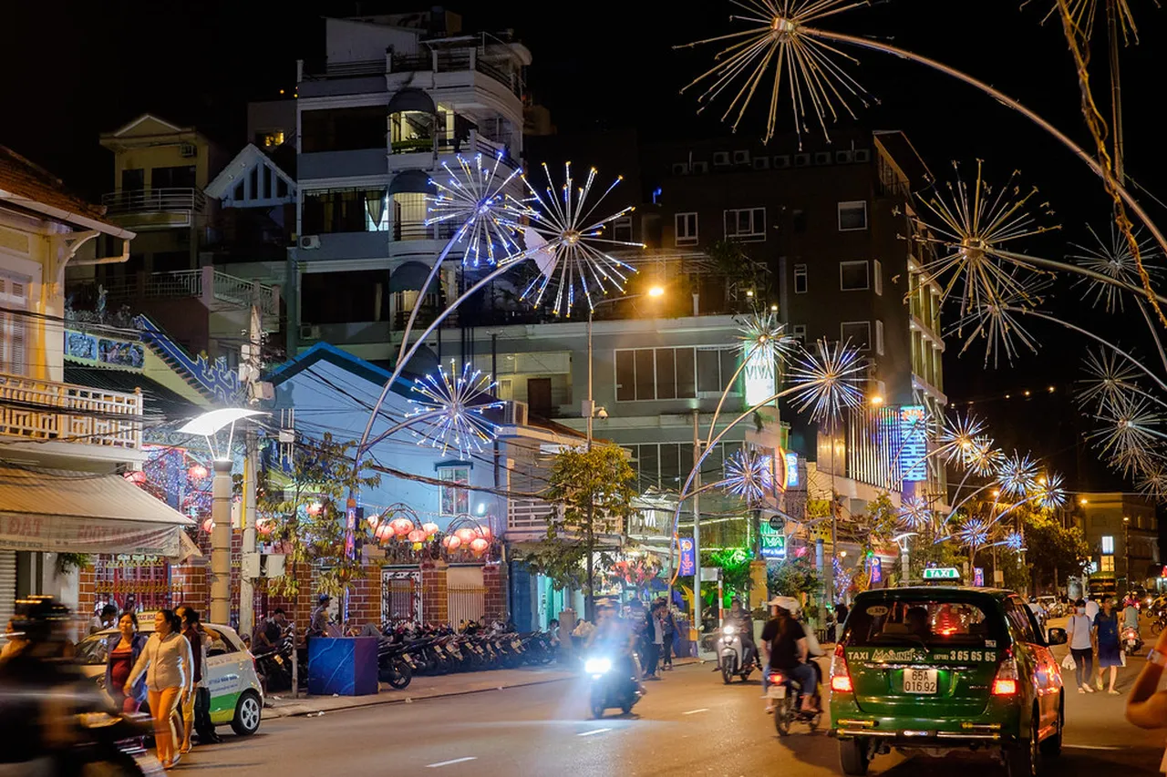 5. Late-Night Street Food: Savoring Can Tho’s Culinary Delights