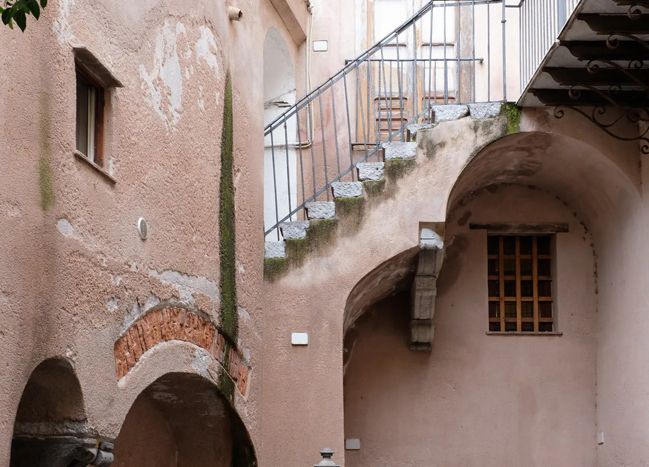 1. Strolling Through Cefalù’s Old Town: A Walk Back in Time