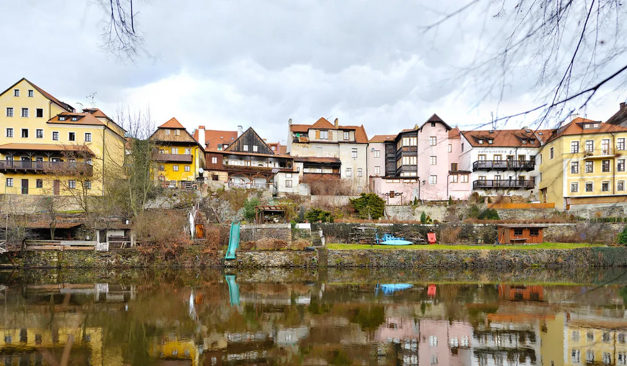 1. Exploring the Majestic Český Krumlov Castle: A Royal Heritage