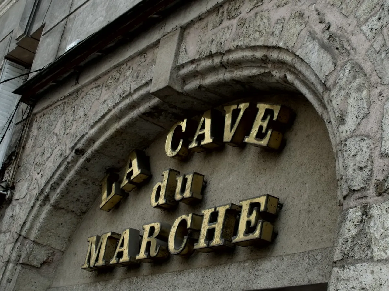 2. Enjoy a Stroll Through the Historic Old Town of Chartres