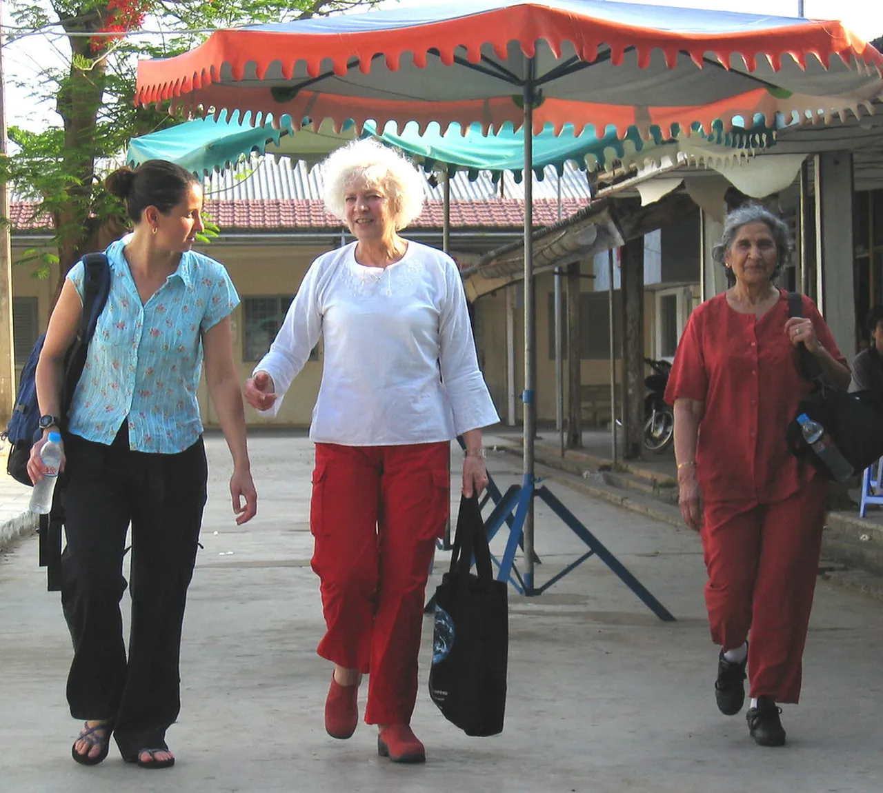 1. The Chau Doc Floating Market: A Vibrant Morning Experience