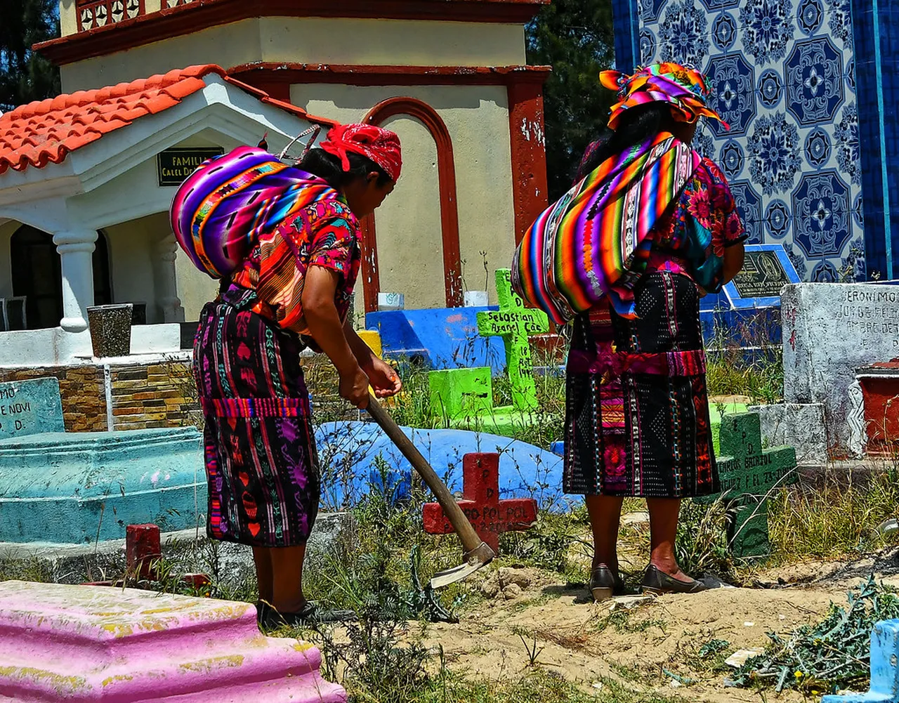 1. Discover the Famous Chichicastenango Market: A Cultural Hub
