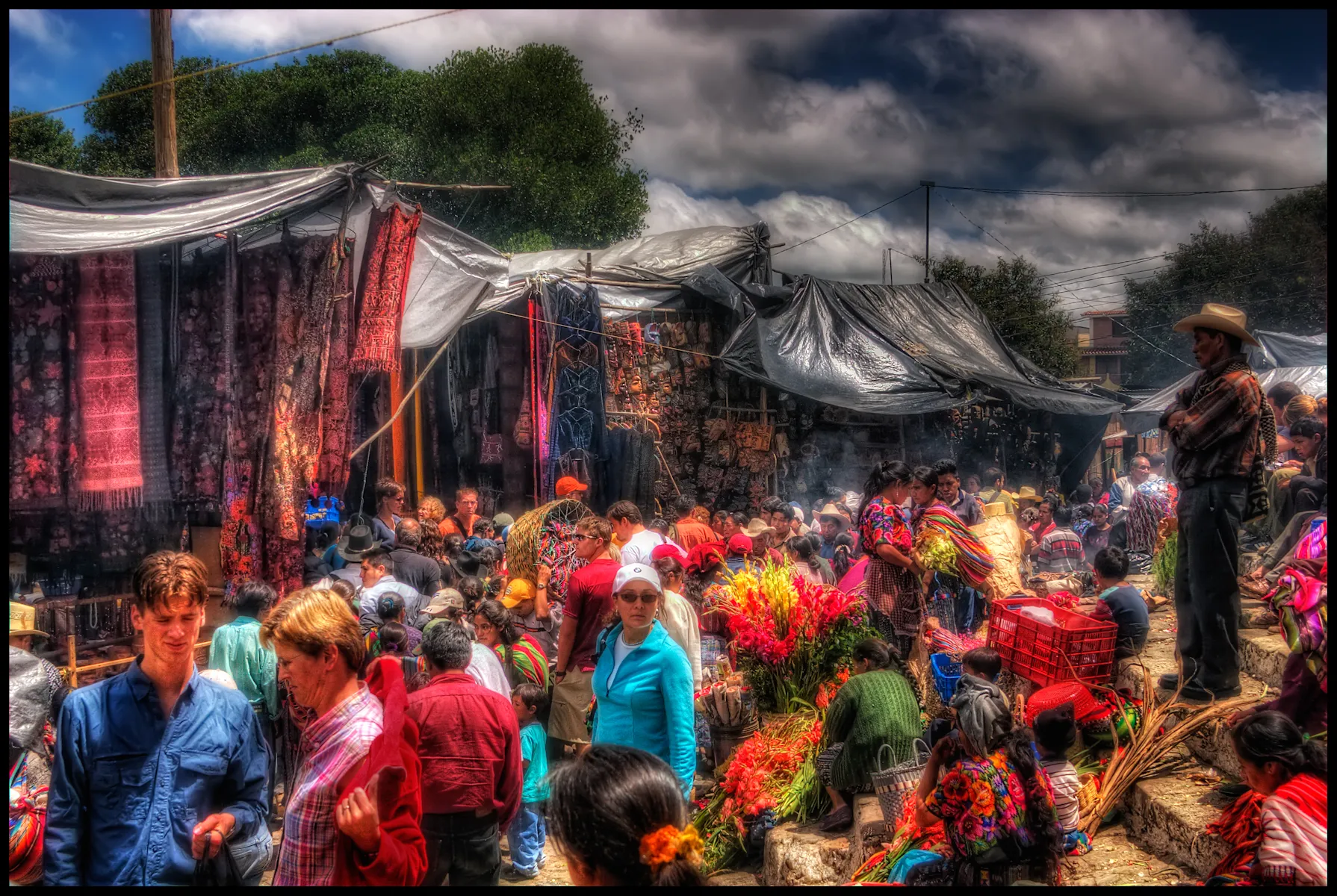 1. Discover the Chichicastenango Market: A Colorful Cultural Hub