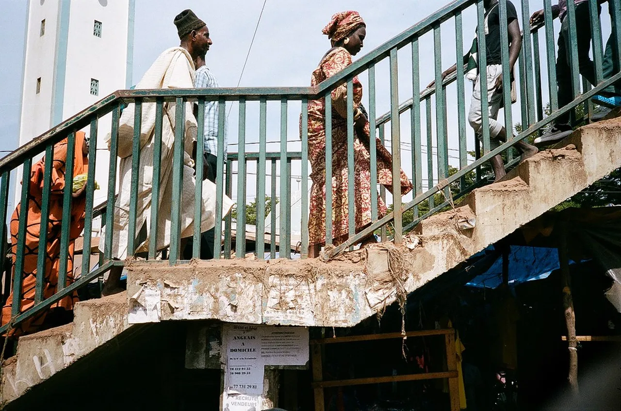 1. Visiting Gorée Island: A Journey into History