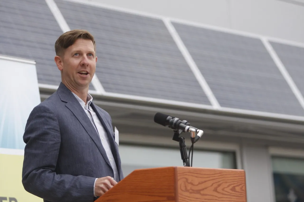 2. The Iconic West Edmonton Mall: A Shopper’s Paradise