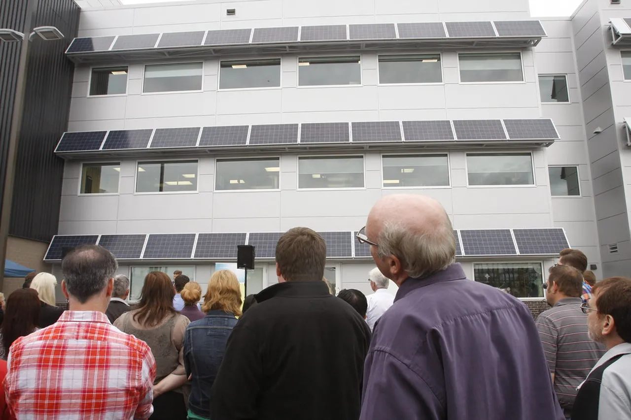 1. Explore the Alberta Legislature Building: A Symbol of Democracy