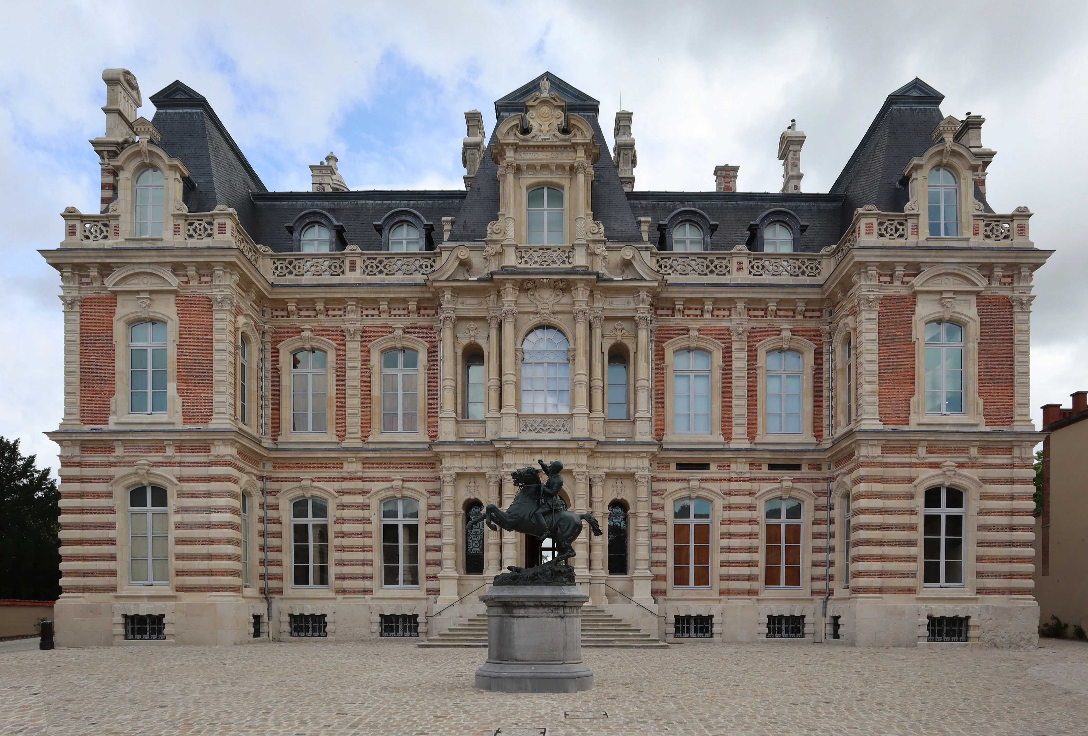 4. Exploring the Avenue de Champagne: The Heart of Épernay