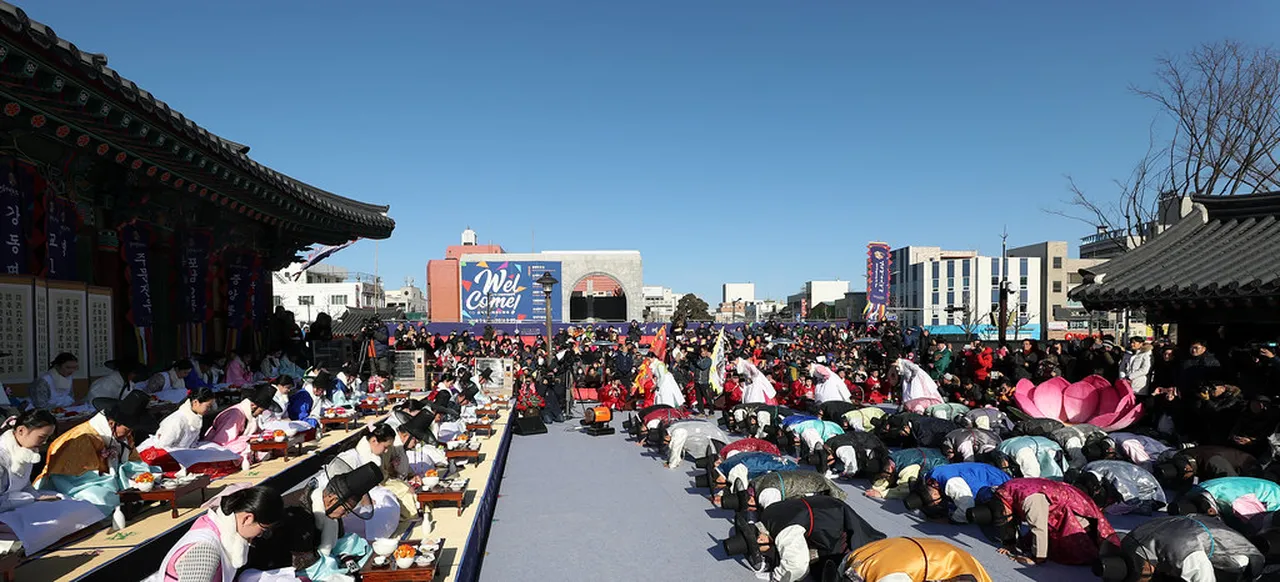 1. Discover Gangneung Traditional Markets: A Taste of Local Life