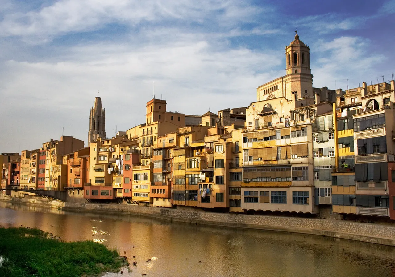 1. Stroll Through the Historic Jewish Quarter: Uncover Girona’s Past