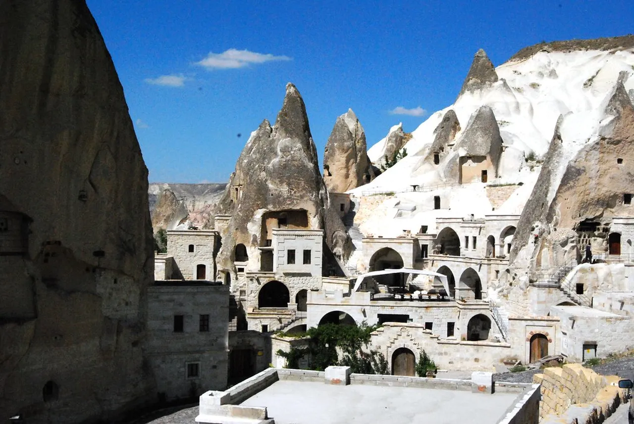 1. Exploring the Rock-cut Churches: A Window into Göreme Culture