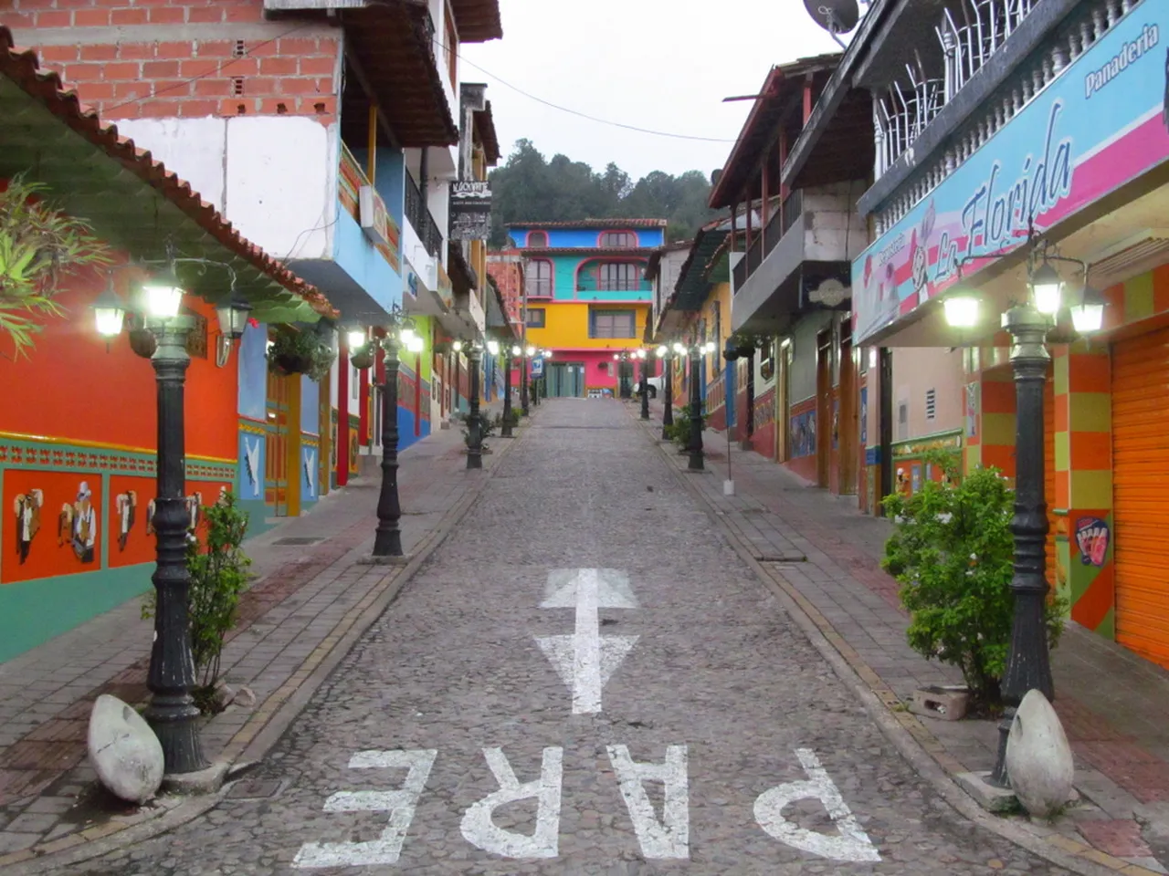 1. Discover the Vibrant Zócalos: Art and History Unveiled